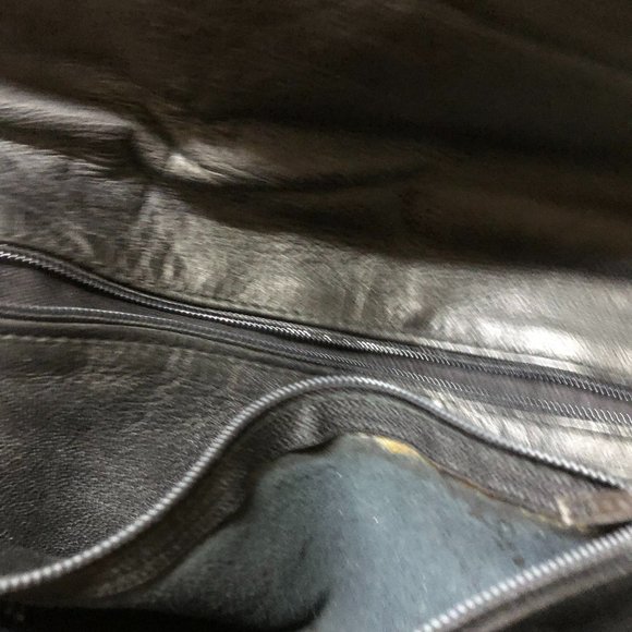 VINTAGE USED SOFT BLACK LEATHER FLAP SHOULDER CROSSBODY PURSE - Picture 5 of 7